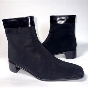 Stuart Weitzman 7 M GoreTex Chlesea Ankle Boots
Rain Boots Side Zippers